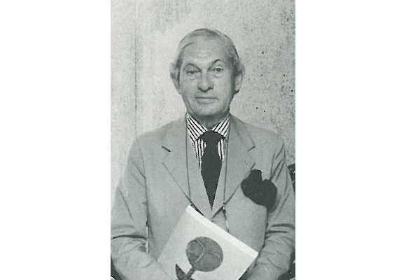 Recipient of the inaugural QAGOMA Medal, Mr Richard (Dick) WL Austin AO OBE (1919–2000). Photograph taken 1994, Queensland Art Gallery.